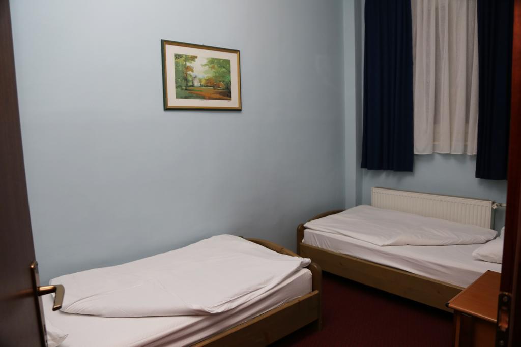 Hotel Carlstadt Karlovac Δωμάτιο φωτογραφία